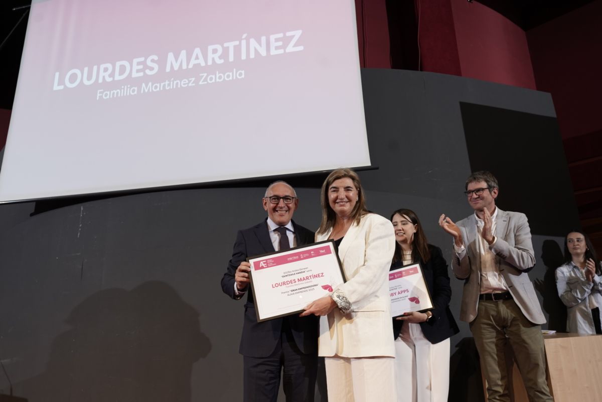 Lourdes Martínez Zabala, premio Gran Emprendedor de Álava en reconocimiento a su trayectoria empresarial
