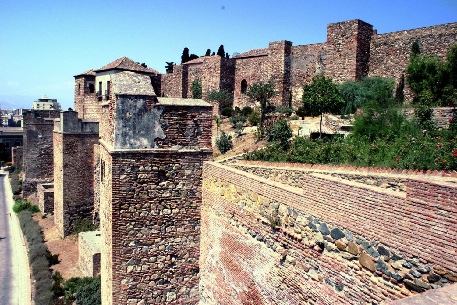 La Alcazaba de Málaga: sumérgete en la alucinante historia de Andalucía 5 Merca2.es ¿Cómo llegar a la Alcazaba de Málaga?