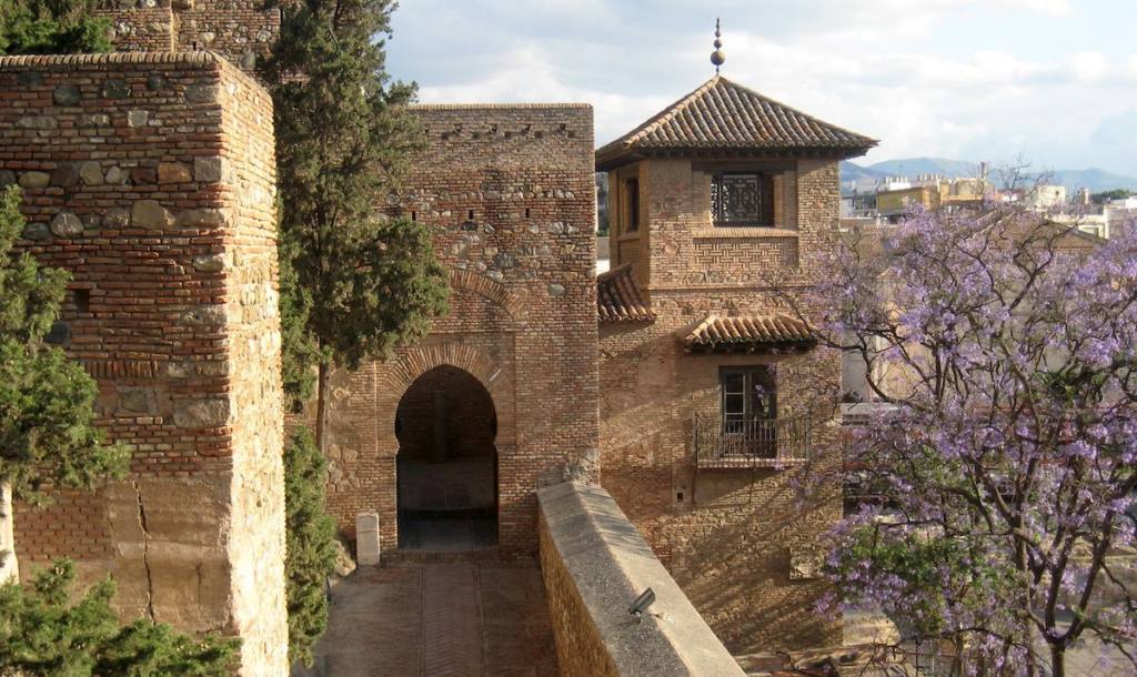 ¿Qué es la Alcazaba de Málaga?