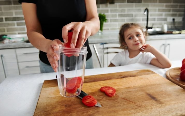 Echa los ingredientes en la batidora