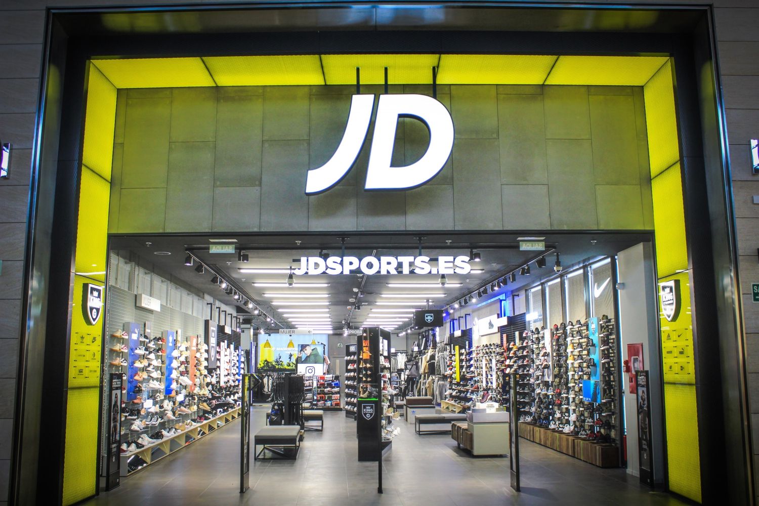El reto de JD Sports: negociar alquileres y cerrar 2024 con 300 nuevas tiendas