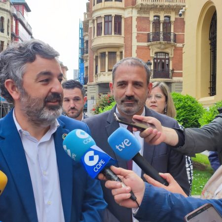 El AVE de Renfe sigue buscando rutas que lejos de la competencia 1 Merca2.es EuropaPress 5167615 consejero medio rural cohesion territorial alejandro calvo junto secretario Merca2.es