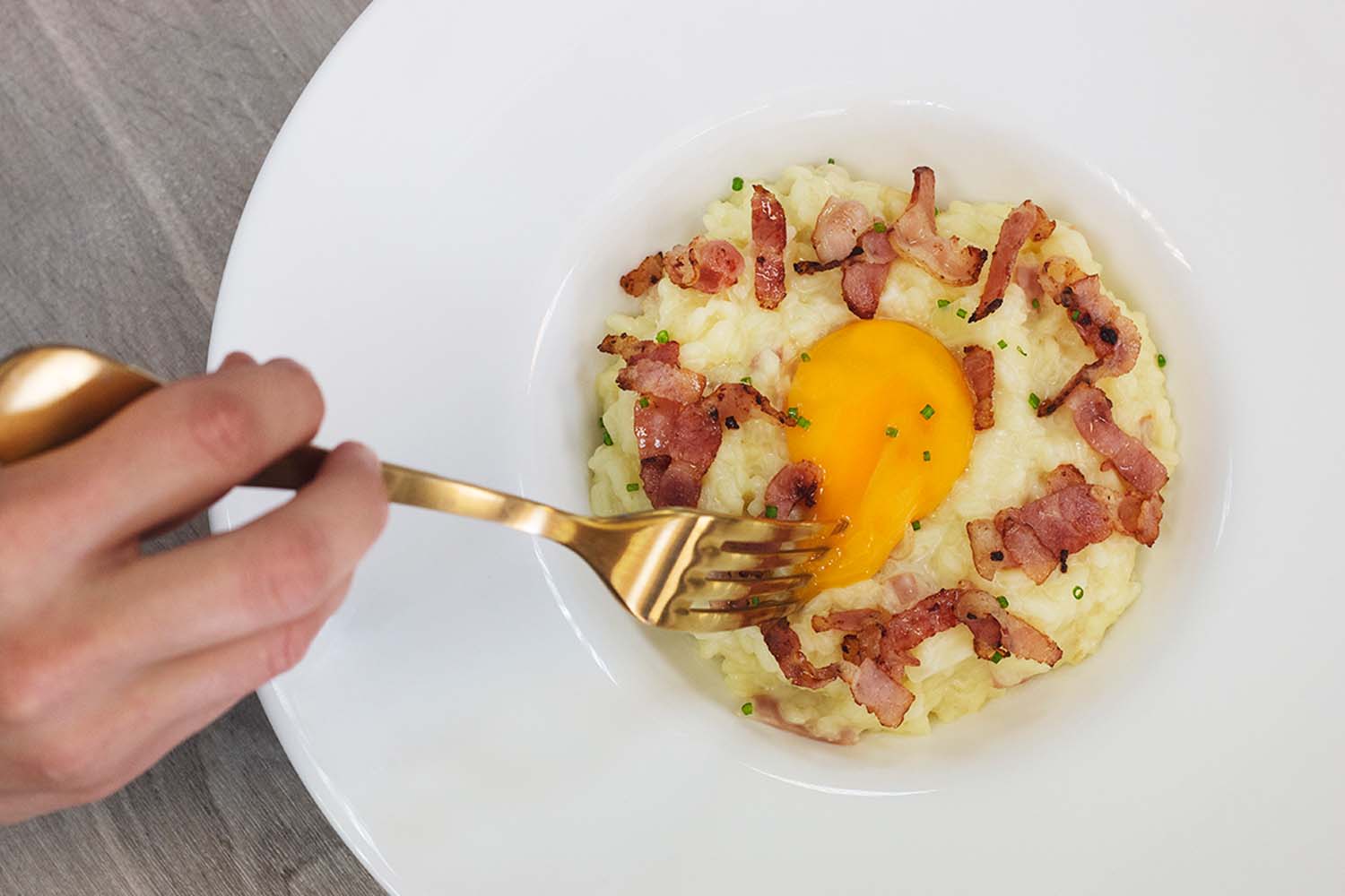 Renueva tu menú con este risotto a la carbonara que ni Arguiñano