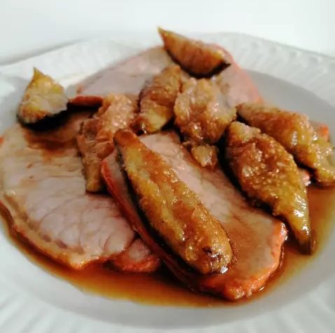 Original plato de cinta de lomo con brevas al Pedro Ximénez