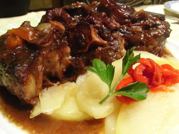 Rabo de toro con puré de patatas