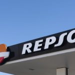 Repsol impulsa su red de tiendas para asaltar el podio eléctrico de Iberdrola, Endesa y Naturgy