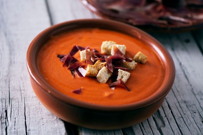 Salmorejo cordobés con jamón