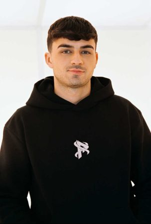 Pedri x Springfield: la nueva colección inspirada en el futbolista del Barcelona 6 Merca2.es Sudadera 2002 de Springfield