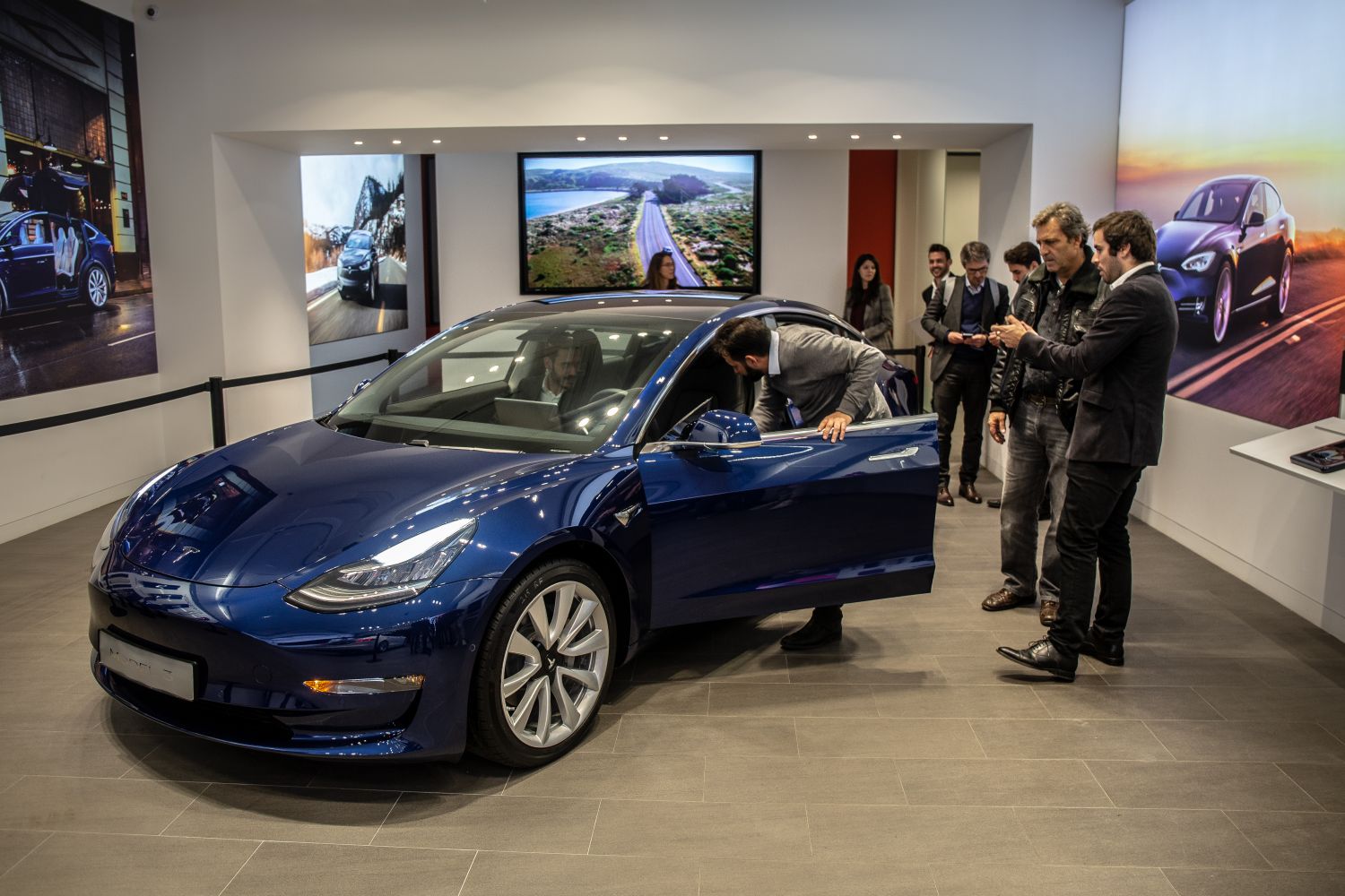 Los bandazos de Tesla para vender sus coches eléctricos