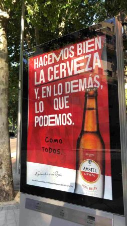 Campaña publicitaria de Amstel en mobiliario urbano