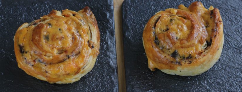 Para los canapés de hojaldre como paquetes de jamón y queso