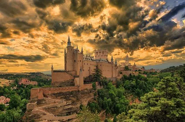Los castillos más impresionantes de España que parecen sacados de una película