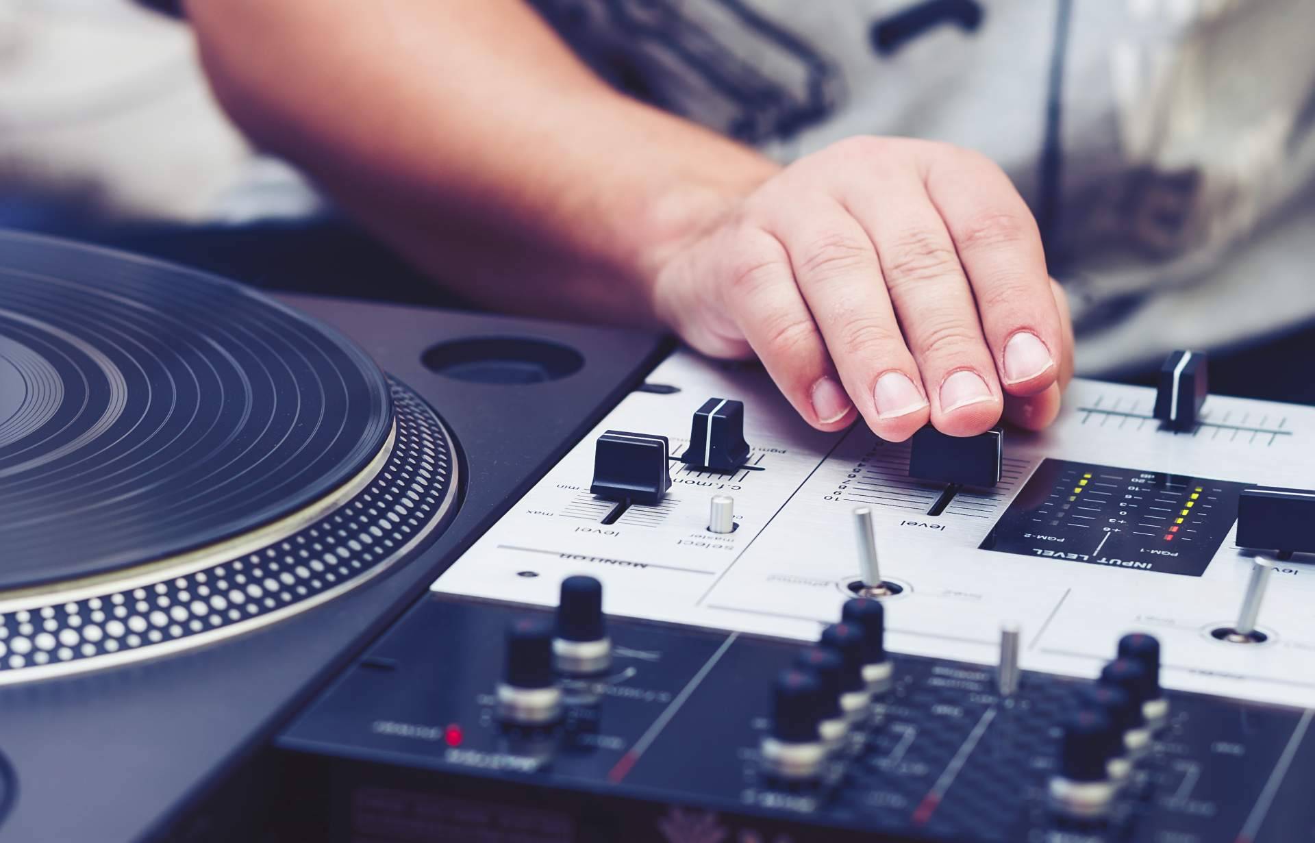 Vuelve el formato de disco clásico con la fiesta Puro Vinilo Space por Space of Sound, Phil Weeks será la estrella a los platos