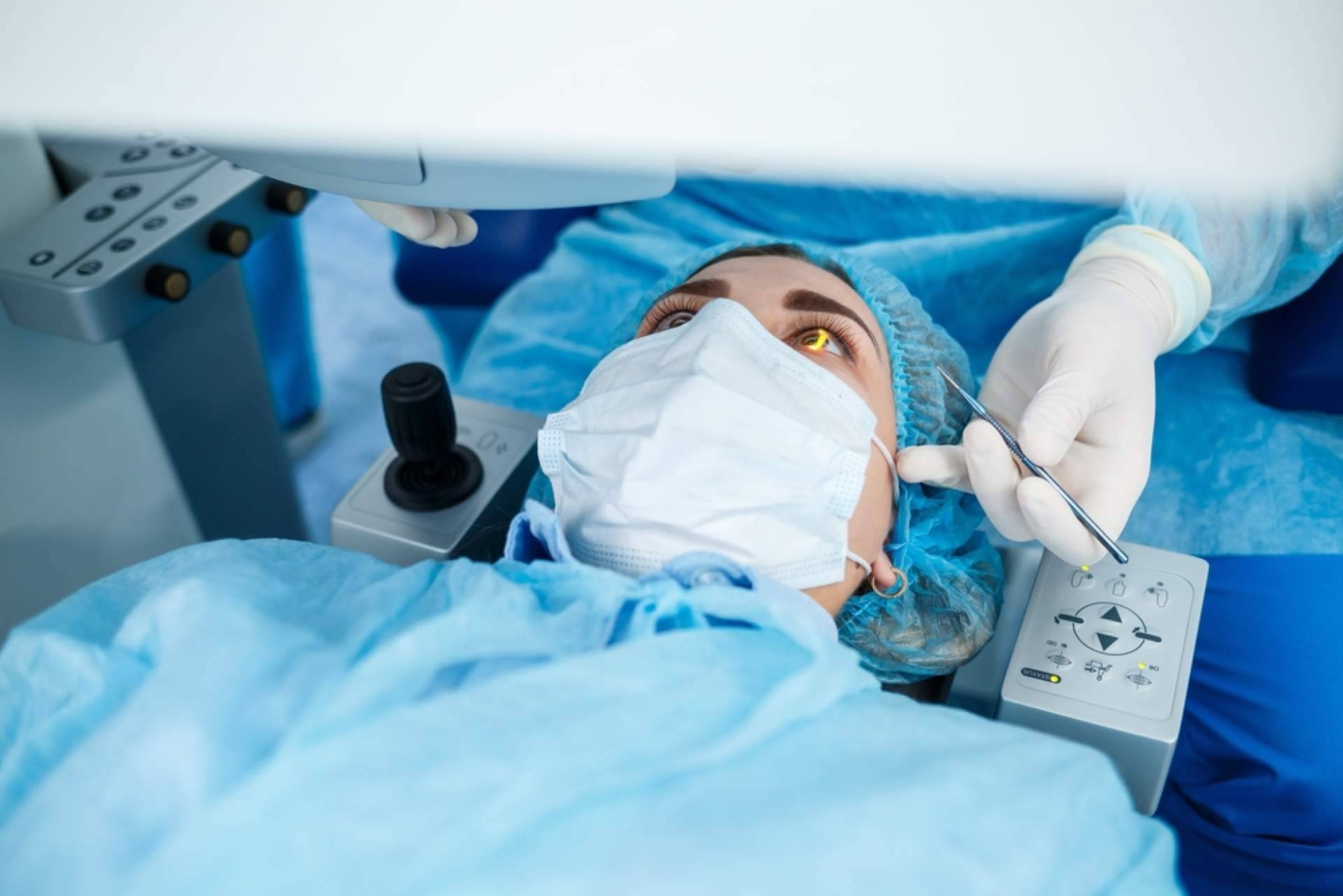 Lasik y FemtoLasik, dos de las técnicas de cirugía refractiva más comunes, por el Departamento de Oftalmología del Hospital Universitario Dexeus