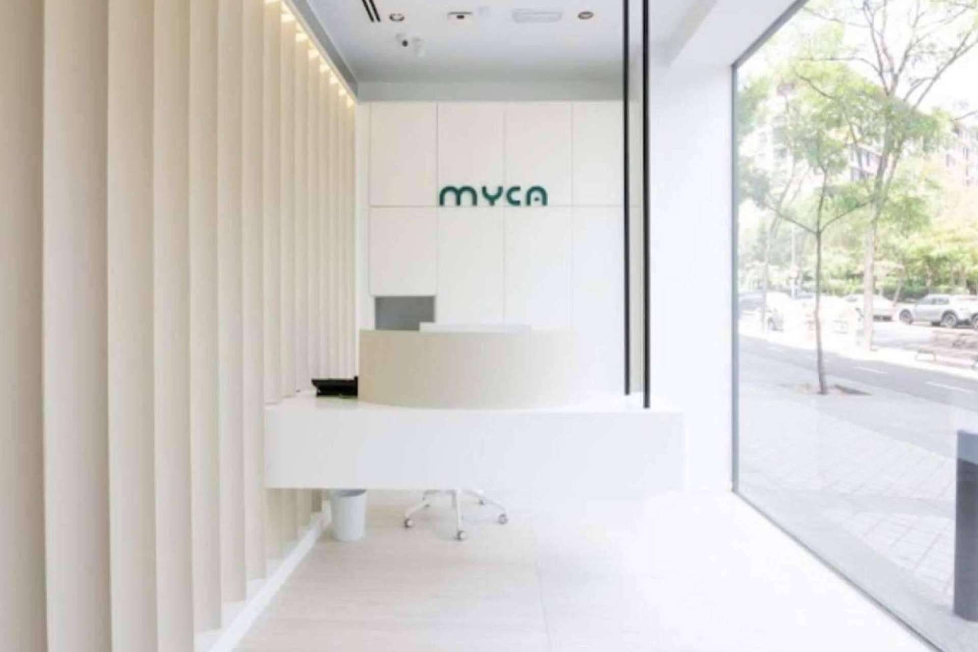 Tratamiento efectivo para el apiñamiento dental en MYCA Clínica Dental