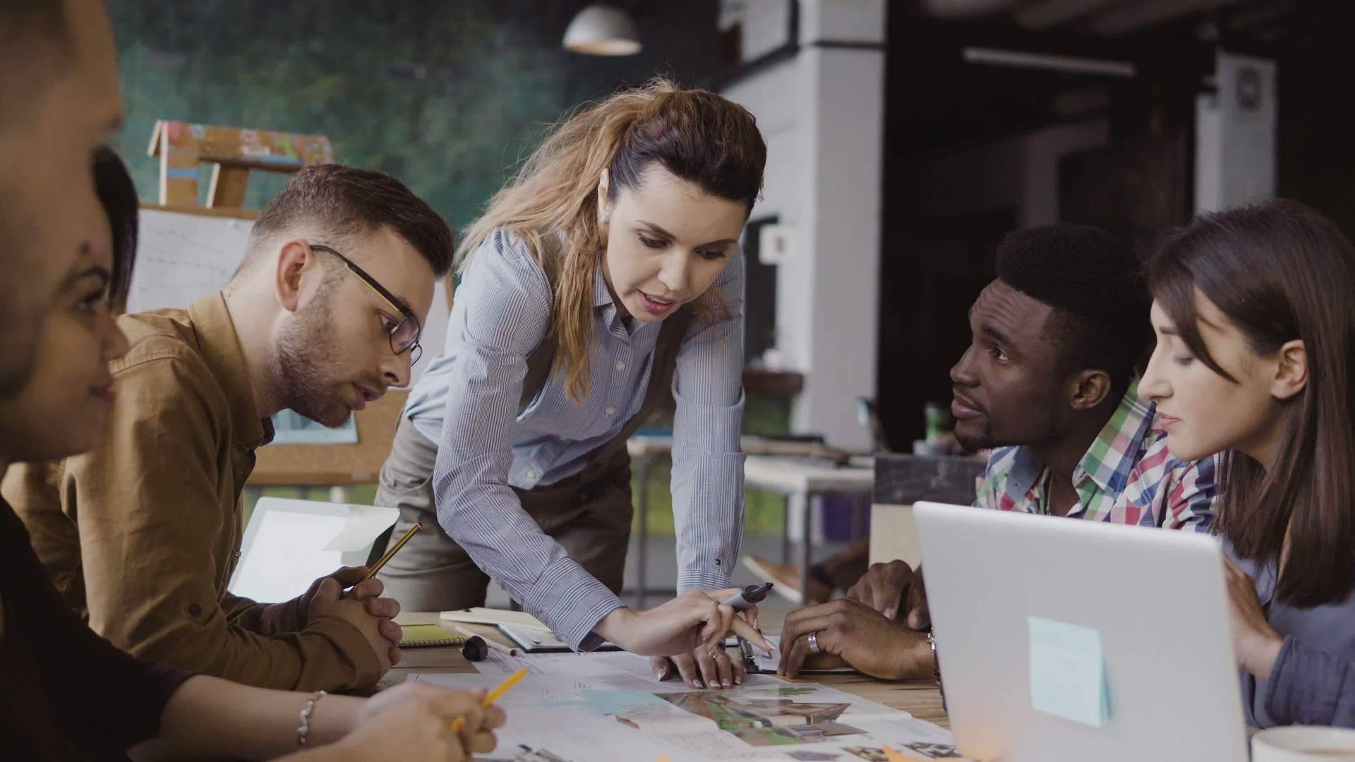 ¿Cómo puede ayudar el coaching laboral a desarrollar habilidades de liderazgo?