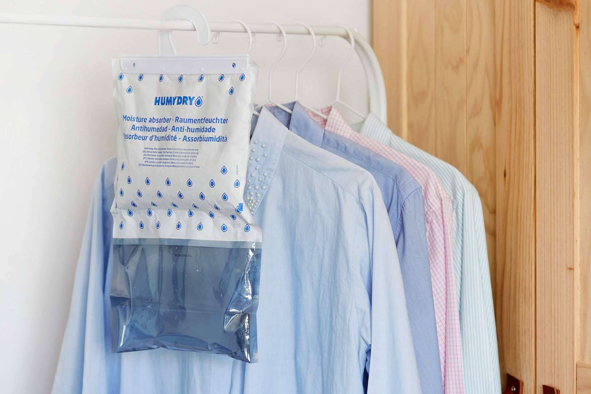 Con los productos de Humydry es posible acabar con la humedad de los armarios