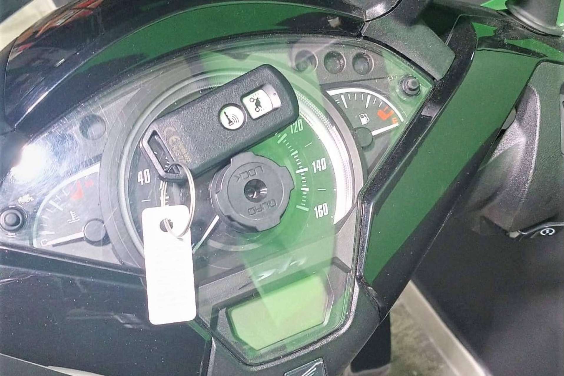 EGINER explica las ventajas de conducir una moto respecto un coche en grandes ciudades
