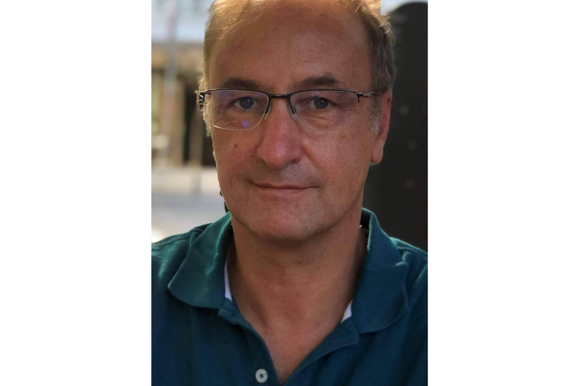 El poeta Feliciano Francisco González Muñoz publica ‘Clamor de cristales rotos’, un nuevo poemario ilustrado por Nicolás González Piris