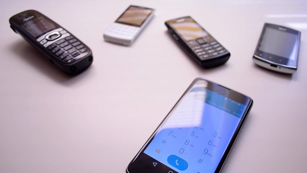 ¿Quién creó el primer móvil en el mundo?