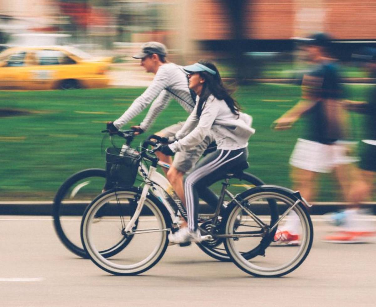 Los ciclistas no se libran: estas son las multas que te pueden caer cuando vas en bici