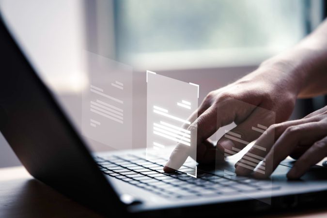 Derecho al olvido en internet: estos son los pasos para solicitarlo 17 Merca2.es ordenador Merca2.es