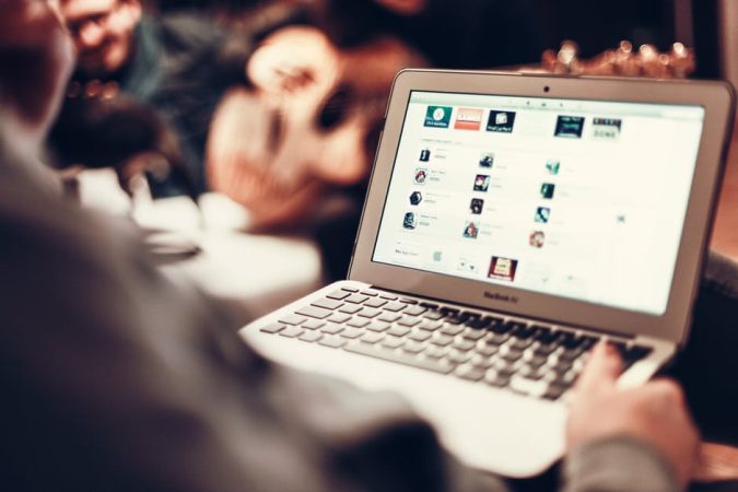 Derecho al olvido en internet: estos son los pasos para solicitarlo 16 Merca2.es portatil Merca2.es