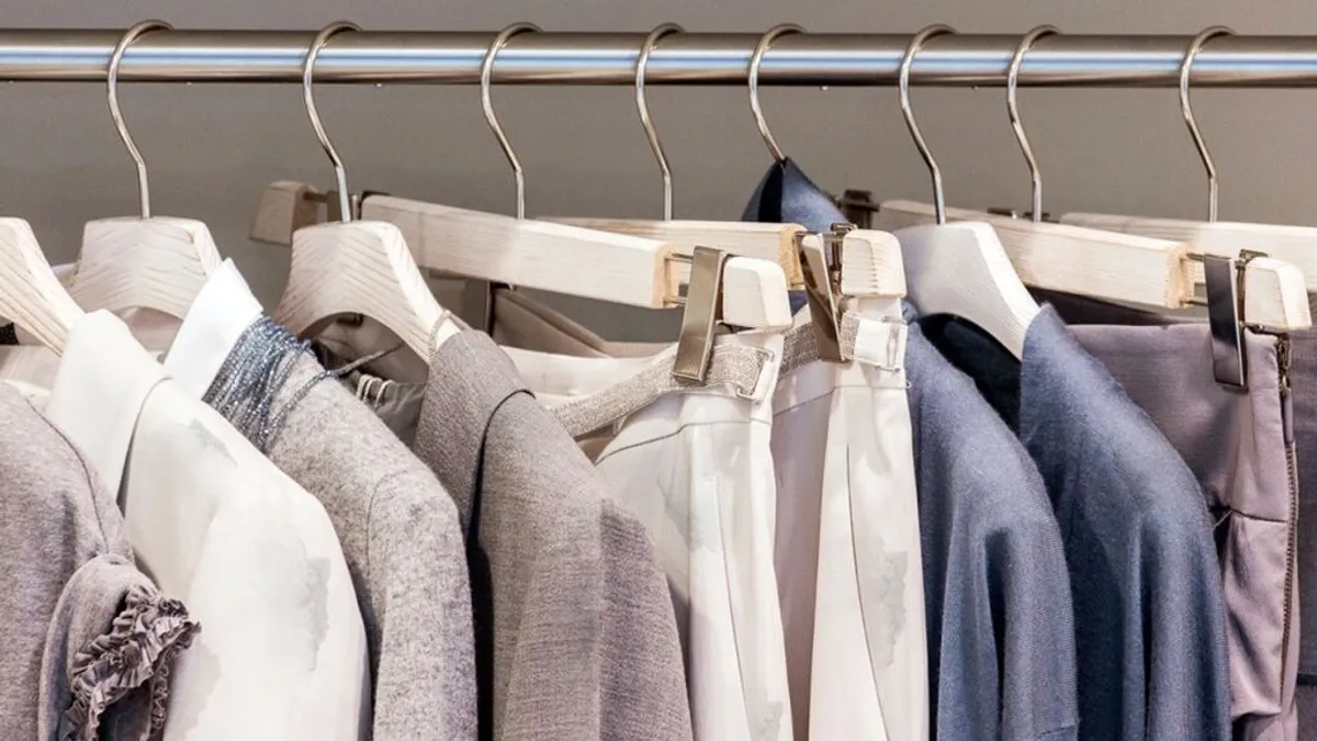 Quita las manchas de moho de la ropa con estos trucos que no fallan