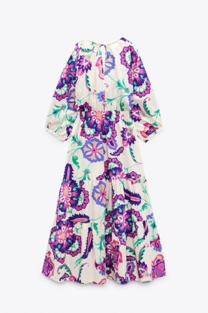 El diseño del vestido estampado holgado de la colección de Zara