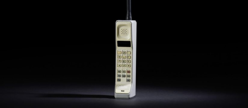 La valoración en el mercado de segunda mano de un teléfono móvil viejo