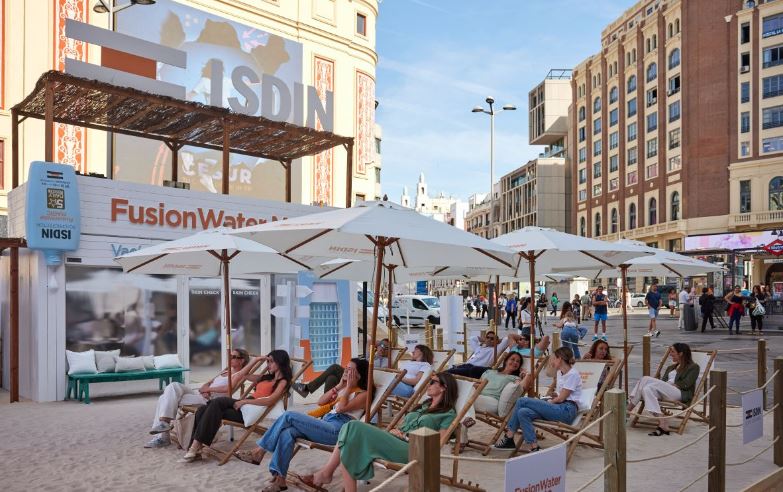 Más de 200.000 personas descubrirán cómo protegerse del sol en la playa ISDIN del centro de Madrid