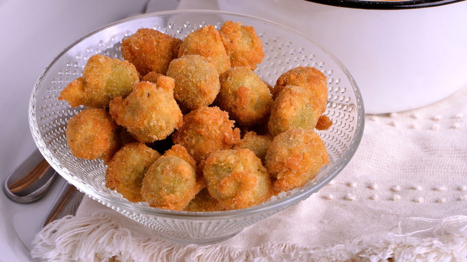 Aceitunas fritas, un sencillo aperitivo italiano fácil de hacer y delicioso