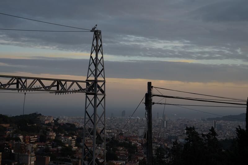 El precio de la luz se mantiene este jueves en los 103,8 euros/MWh