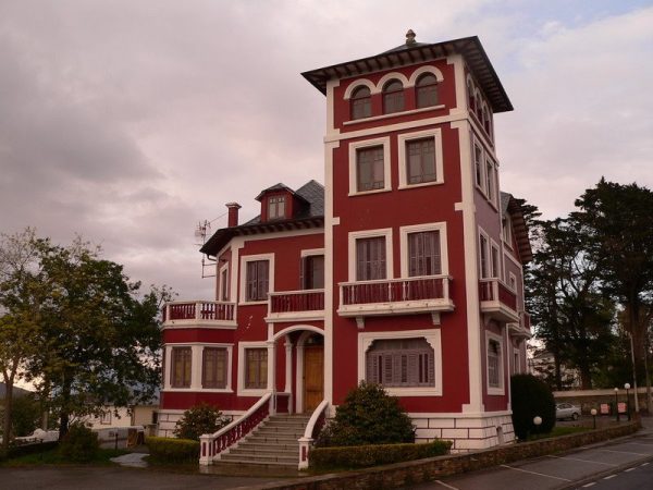 ¿Te acuerdas de la Casa Roja de la serie 'La Señora'? Pues podría ser tuya 38 Merca2.es 9328332 Merca2.es