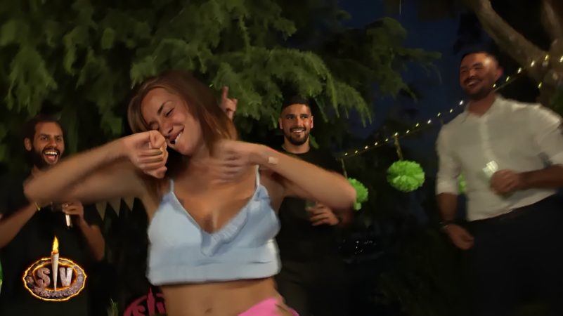 Adara en la fiesta de Supervivientes Merca2.es