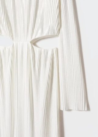 Un gran impacto ha causado este vestido blanco de Mango