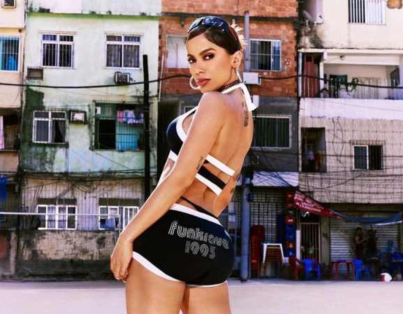 Anitta Merca2.es