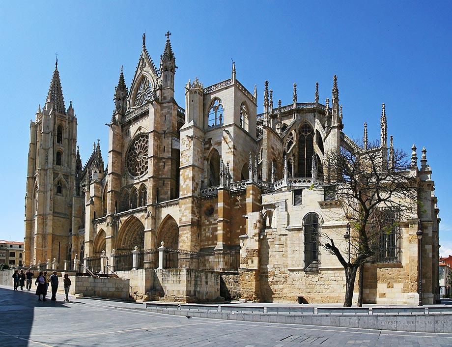 Catedral de León: conoce un tesoro gótico que te dejará sin aliento