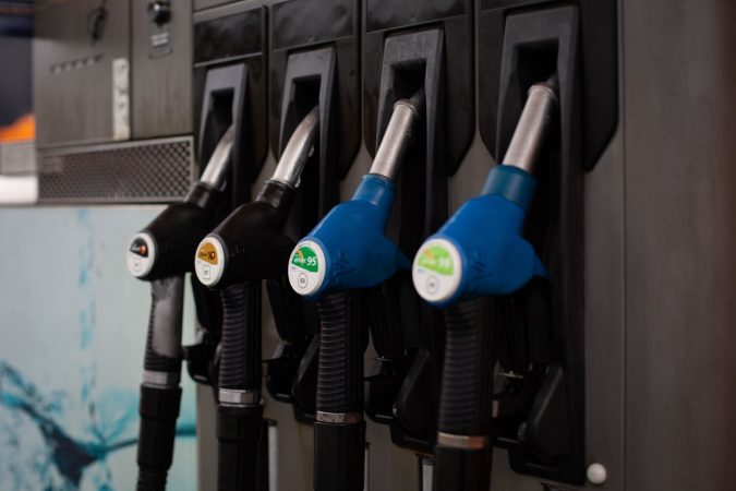 EuropaPress 4313545 mangueras diferentes tipos gasolina gasolinera barcelona 11 marzo 2022 Merca2.es