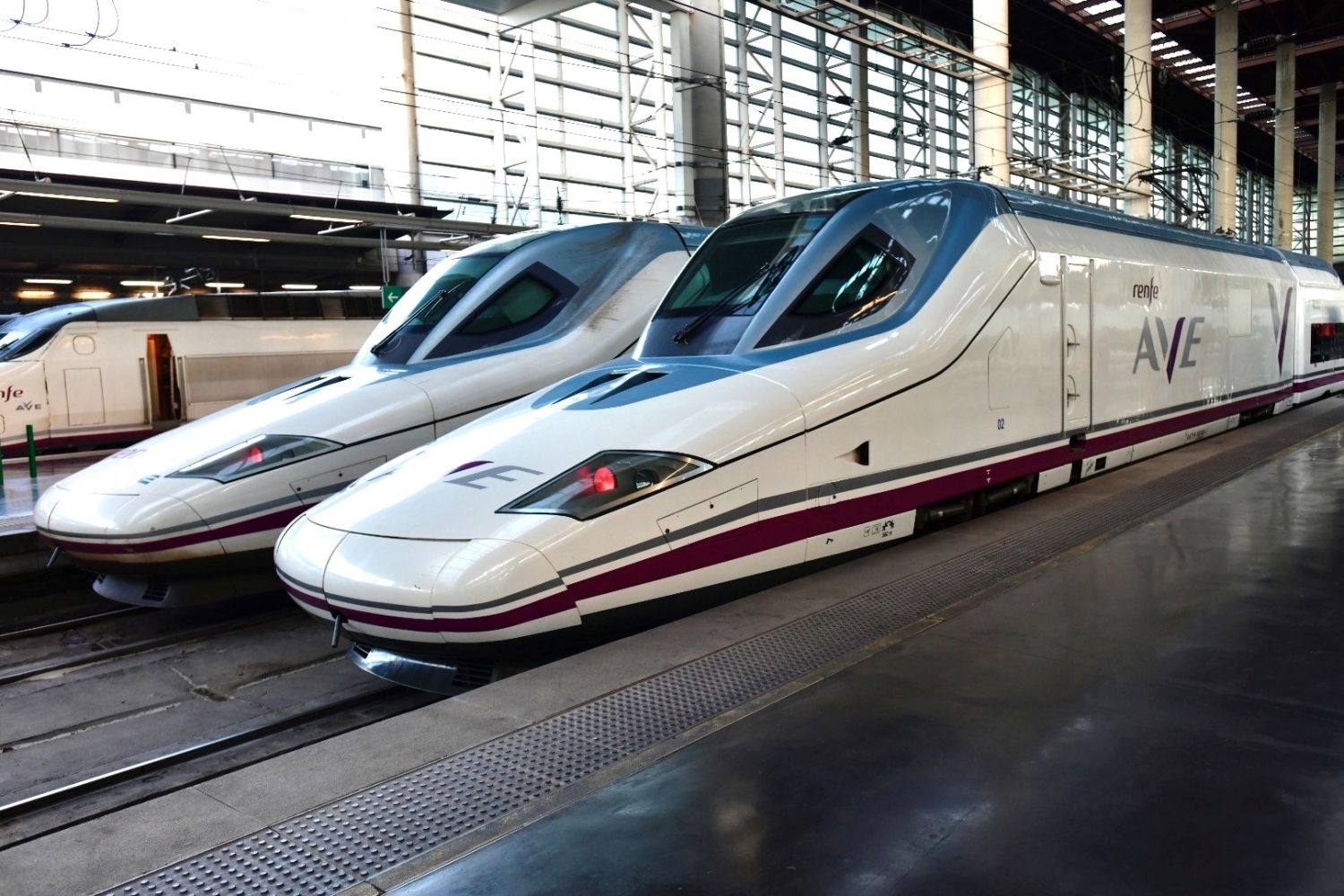 Renfe abre oficina y cuenta atrás para la venta de pasajes en Francia