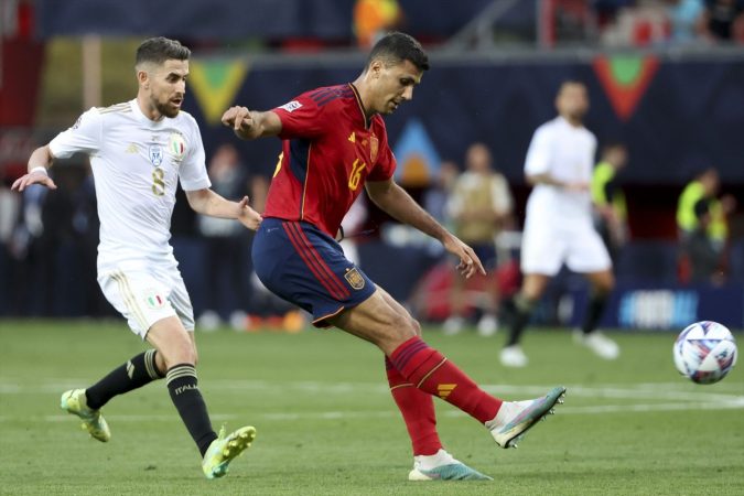 De La Fuente Señala Que &Quot;Estamos En El Mejor Momento De La Temporada&Quot; A 24 Horas De La Final 2 Europapress 5274357 Rodri Of Spain Left Jorginho Of Italy During The Uefa Nations League