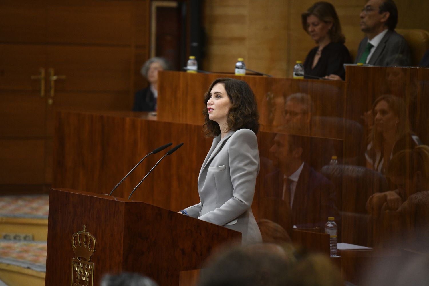 Ayuso cede y mantendrá el descuento del abono de transporte hasta principios del año