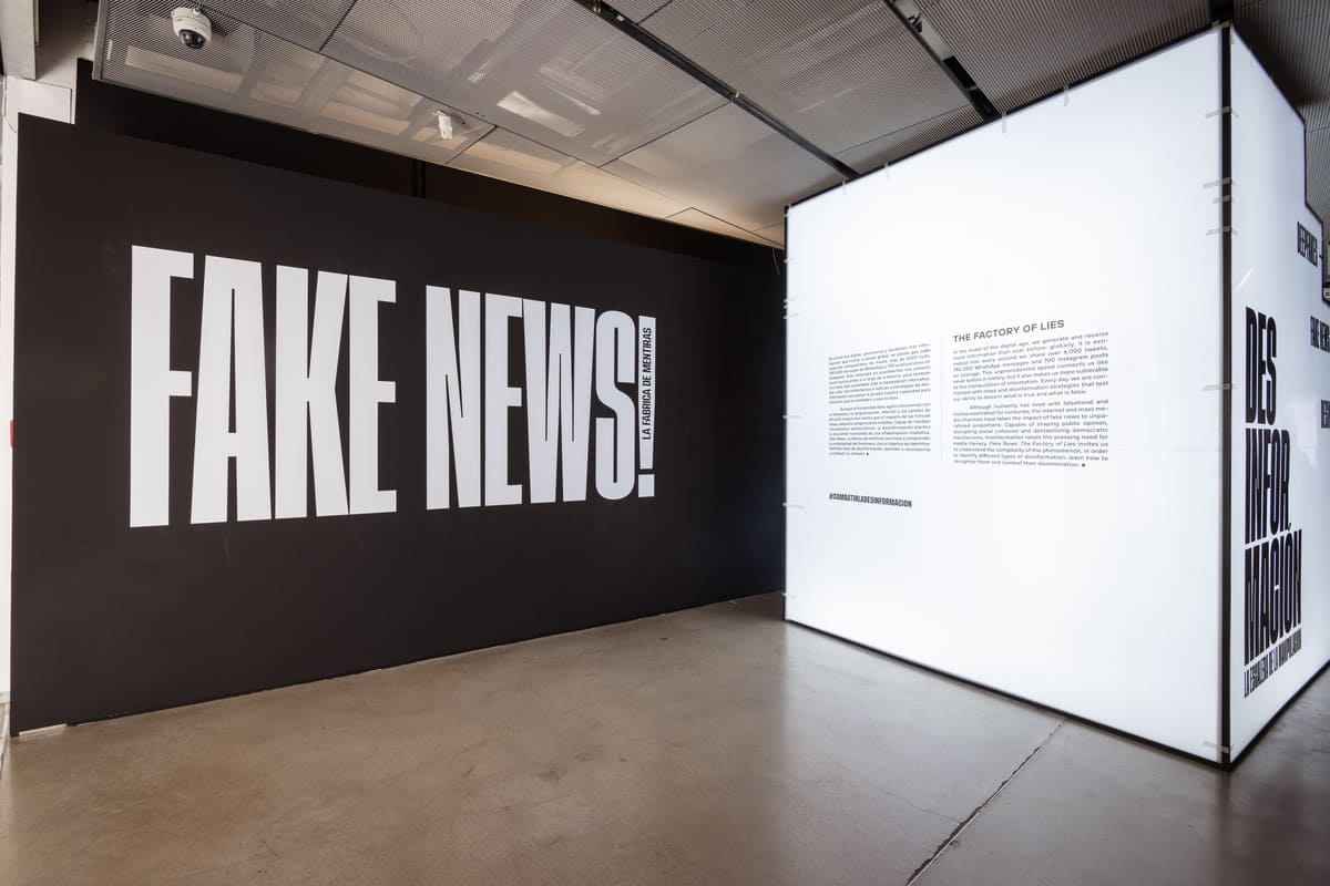 La Fundación Telefónica inaugura la exposición Fake News: Desde la época romana hasta la Inteligencia Artificial