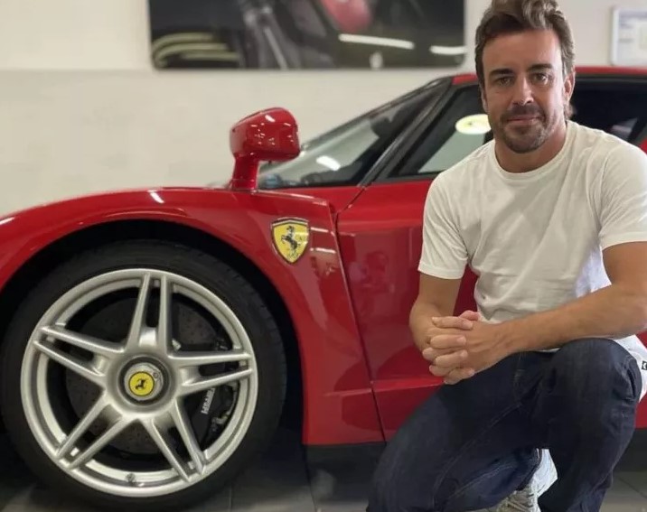 Fernando Alonso vende su Ferrari Enzo por un dineral