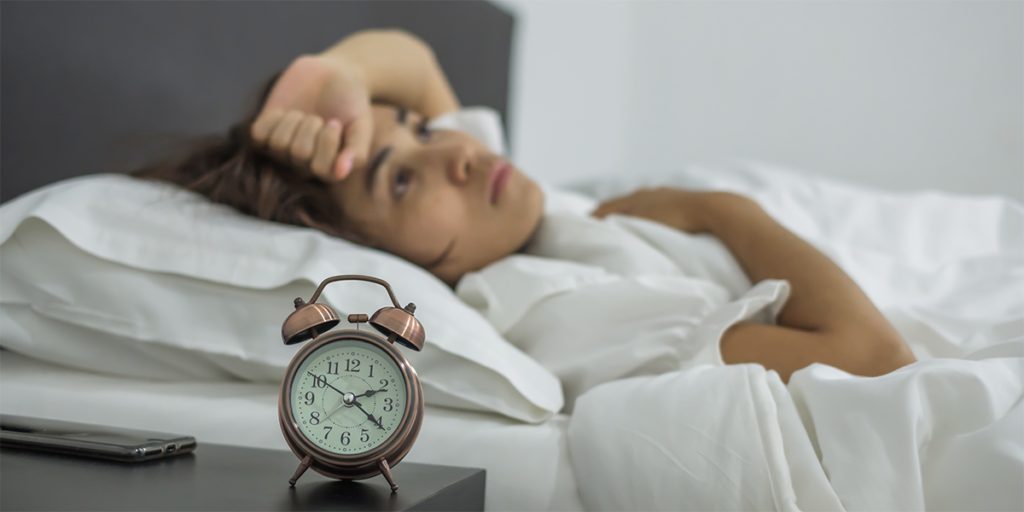 ¿Tienes problemas para dormir? Cena estos alimentos y dormirás como un bebé