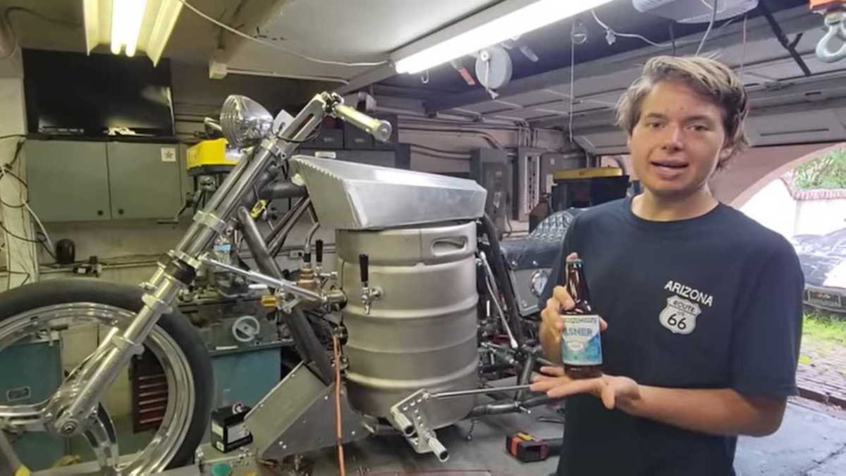 Inventan una moto que funciona con cerveza