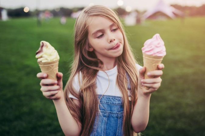 Niña con helados