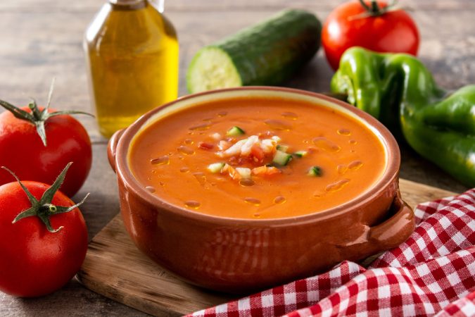 Sirve el gazpacho Merca2.es