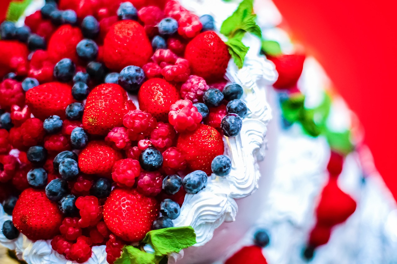 Tarta de frambuesas y salvia, sencilla, bonita y llena de color