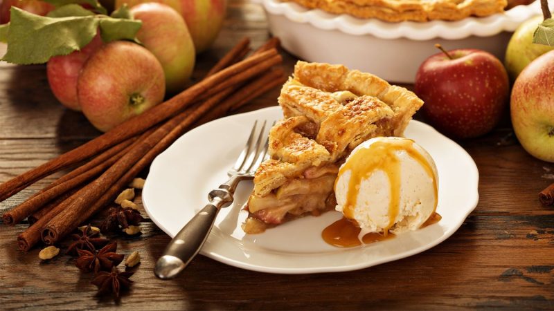 Tarta de manzana con helado